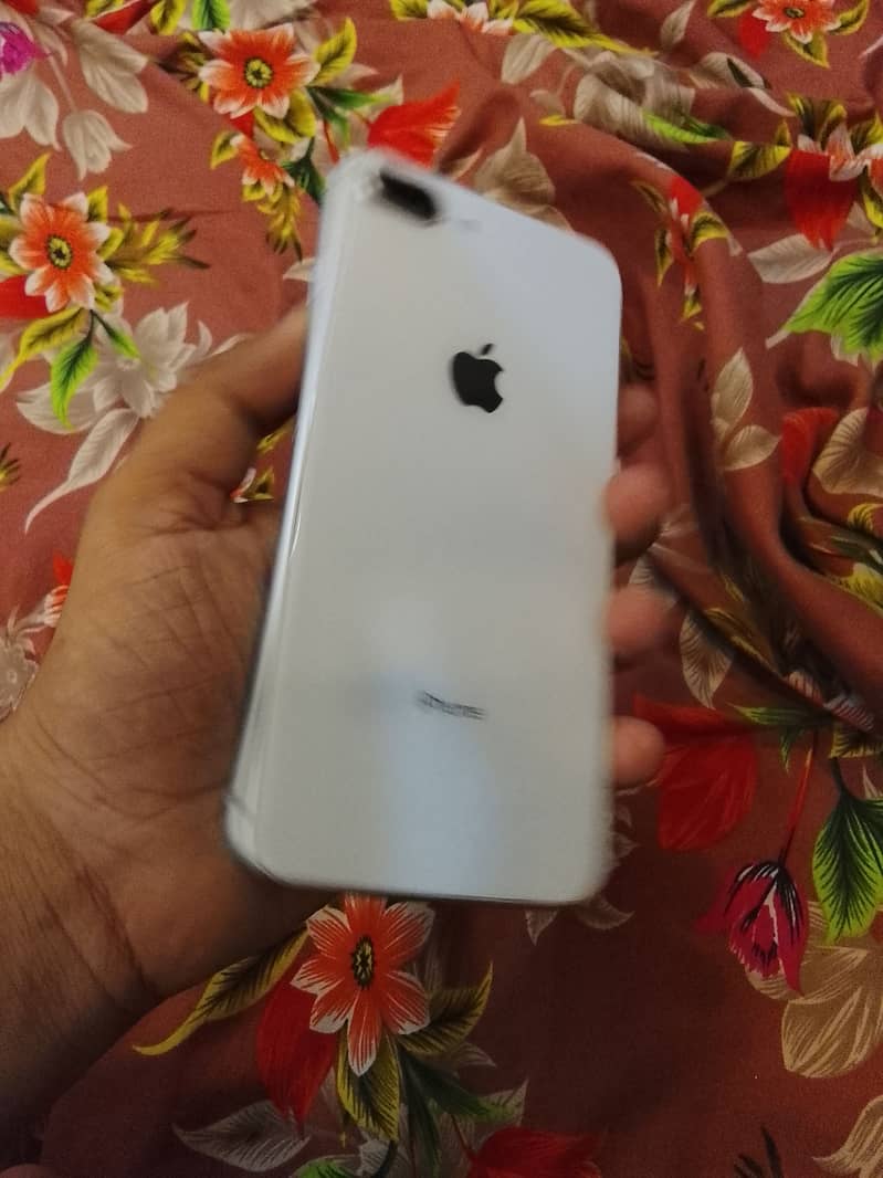 Apple iPhone 8 Plus 0
