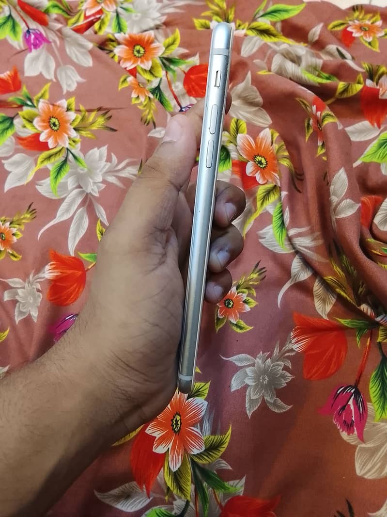 Apple iPhone 8 Plus 3