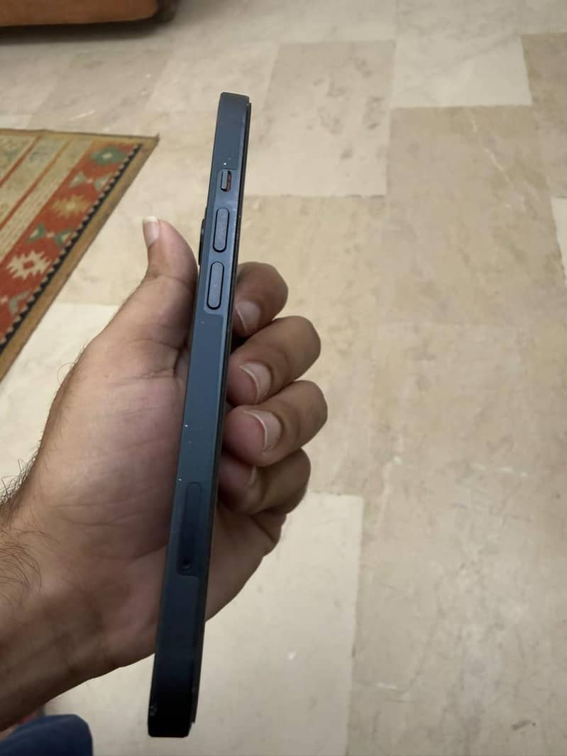 Apple iPhone 13 1