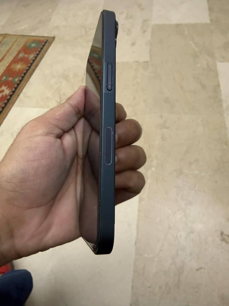 Apple iPhone 13 4