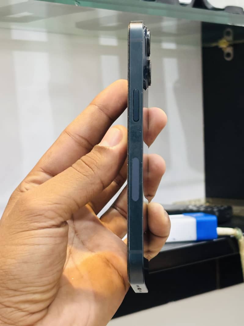 Apple iPhone 14 4
