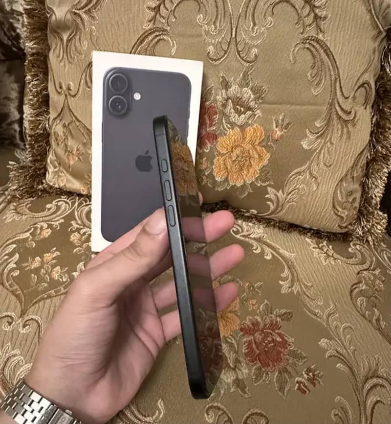 Apple iPhone 16 1