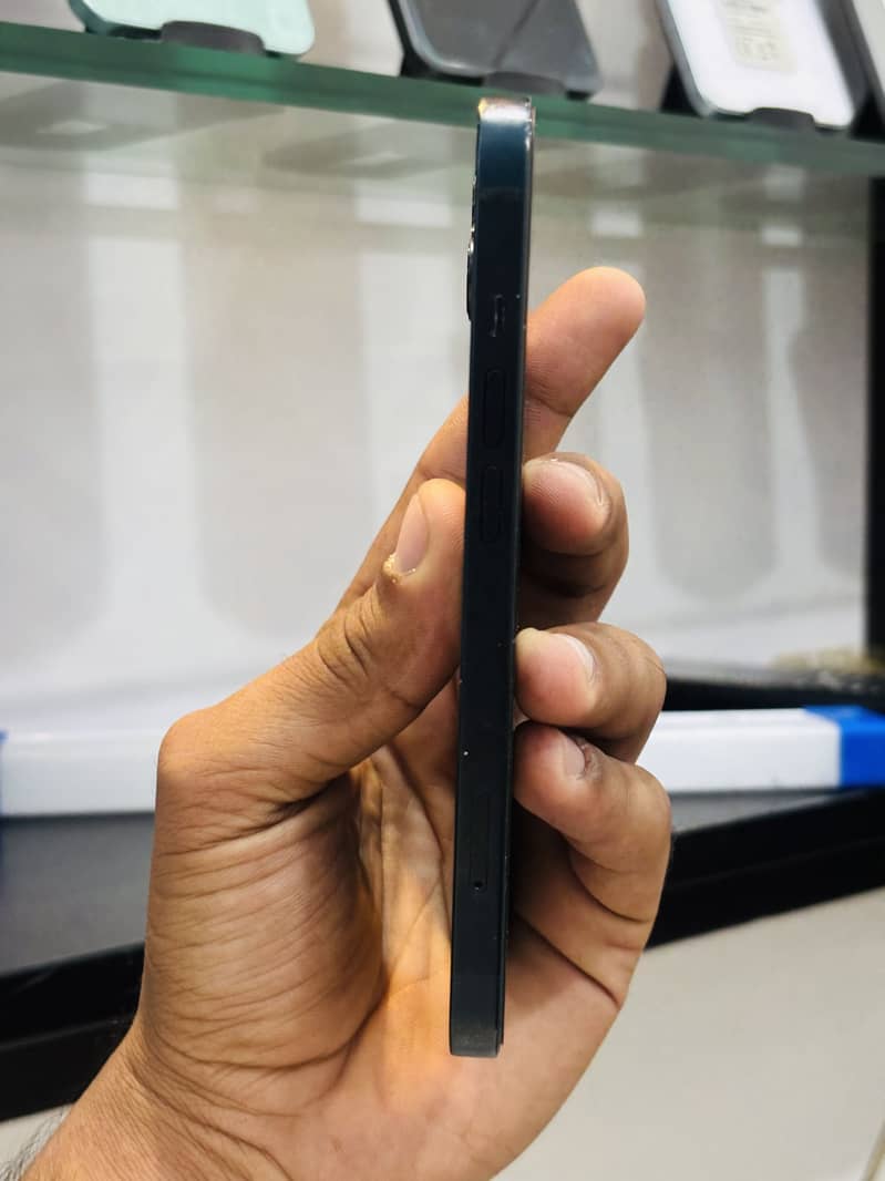 Apple iPhone 13 3
