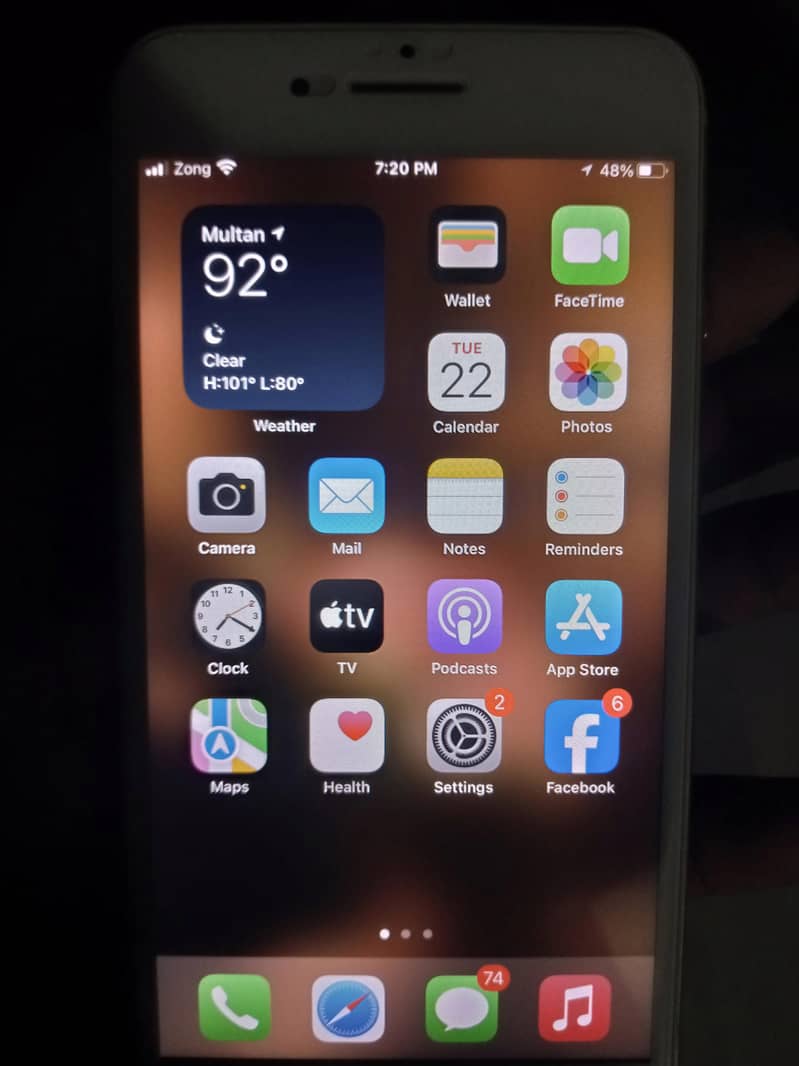 Apple iPhone 8 Plus 1