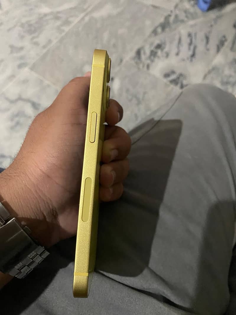 Apple iPhone 14 3