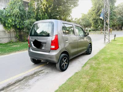 Suzuki Wagon R 2015(tag:s santro alto coure mehran swift city Corolla)