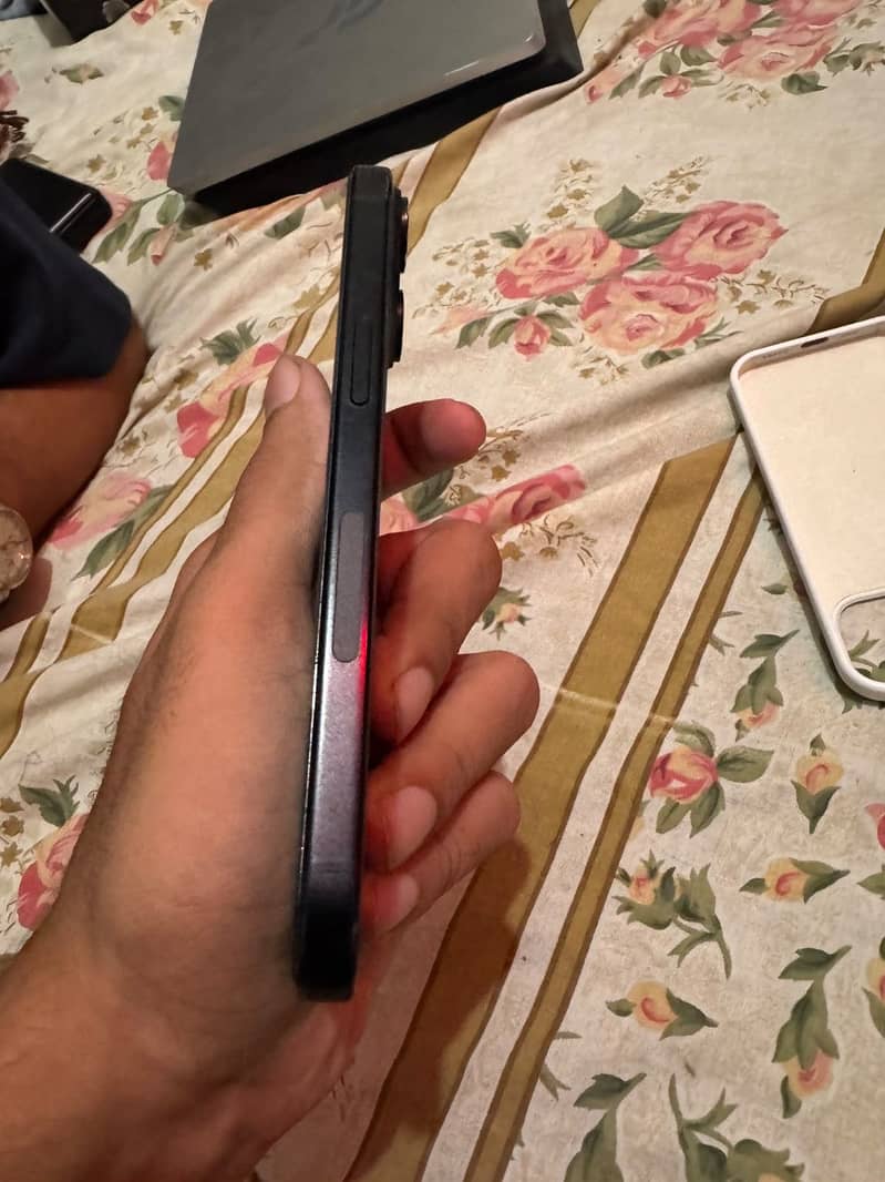Iphone 15 JV 7