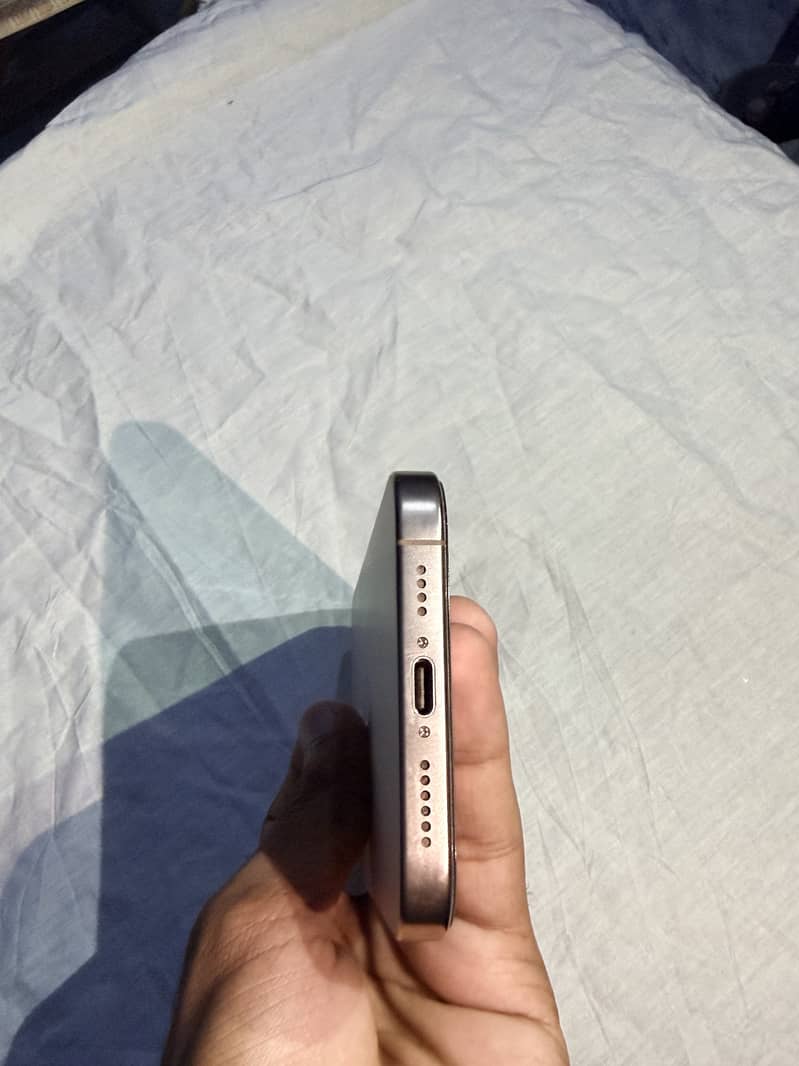 Apple iPhone 16 Pro Max 1