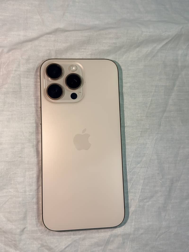 Apple iPhone 16 Pro Max 8