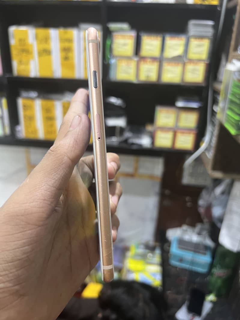 Apple iPhone 8 Plus 3