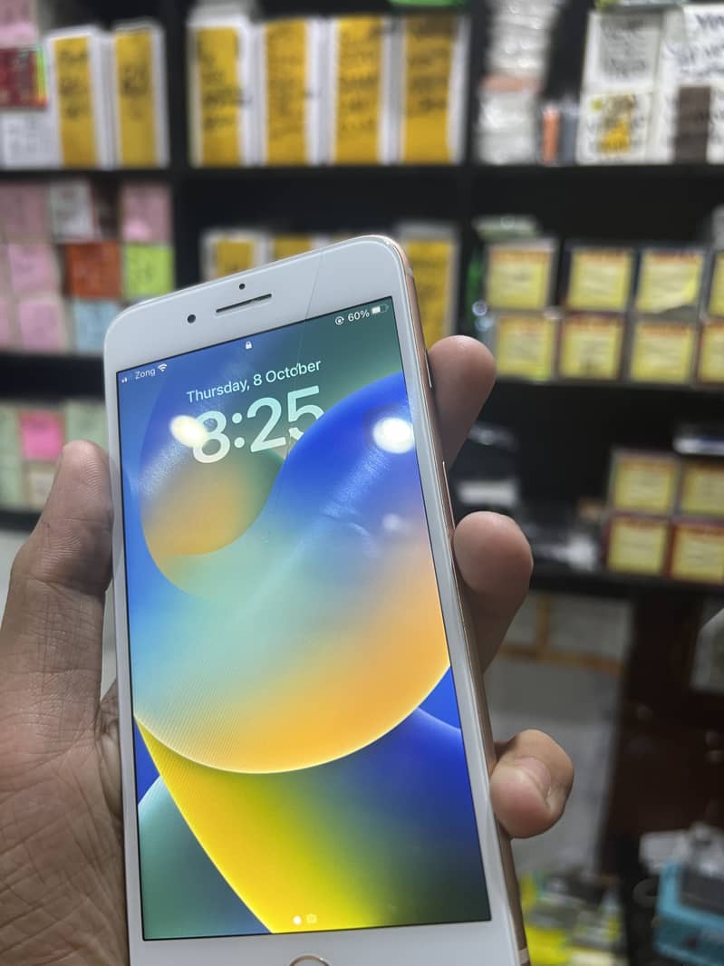 Apple iPhone 8 Plus 4