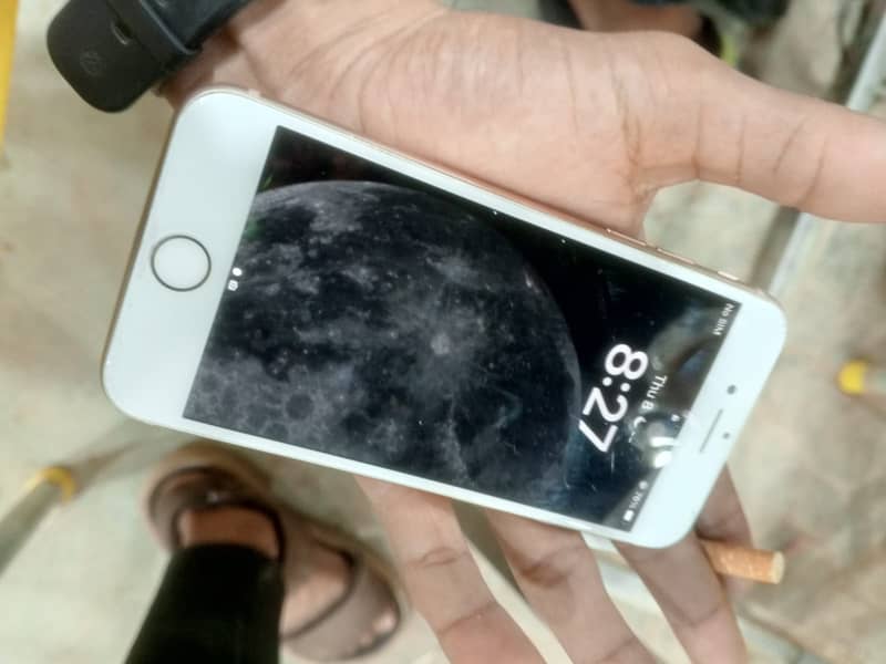 Apple iPhone 8 1