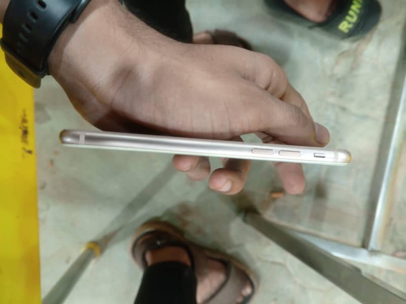 Apple iPhone 8 - Mobile Phones - 1120242867