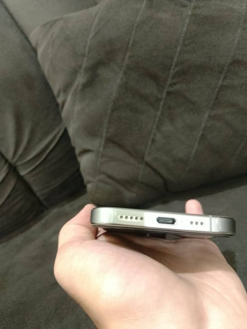 Apple iPhone 15 Pro 2