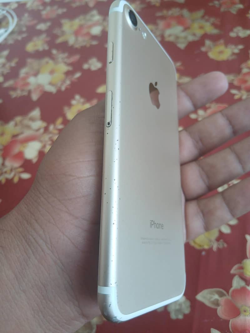 Apple iPhone 7 0