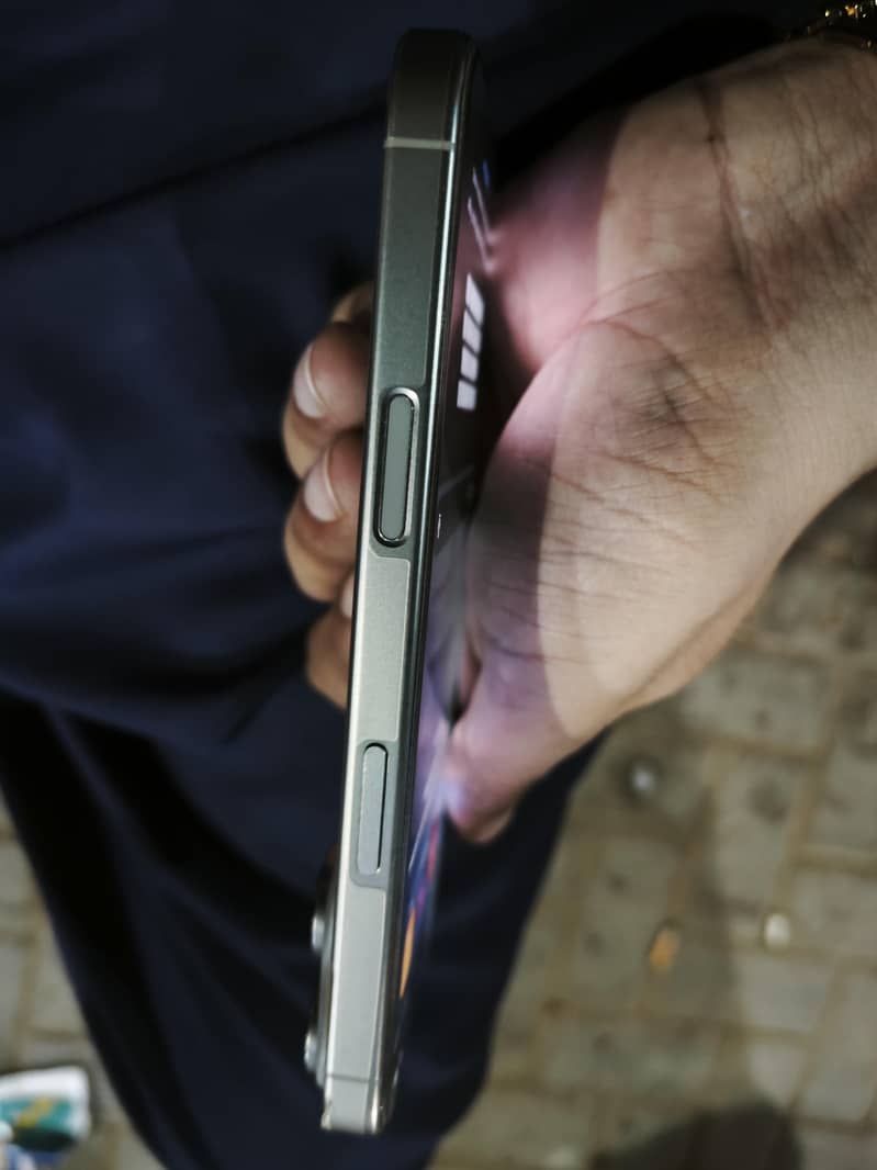 Apple iPhone 16 Pro 5