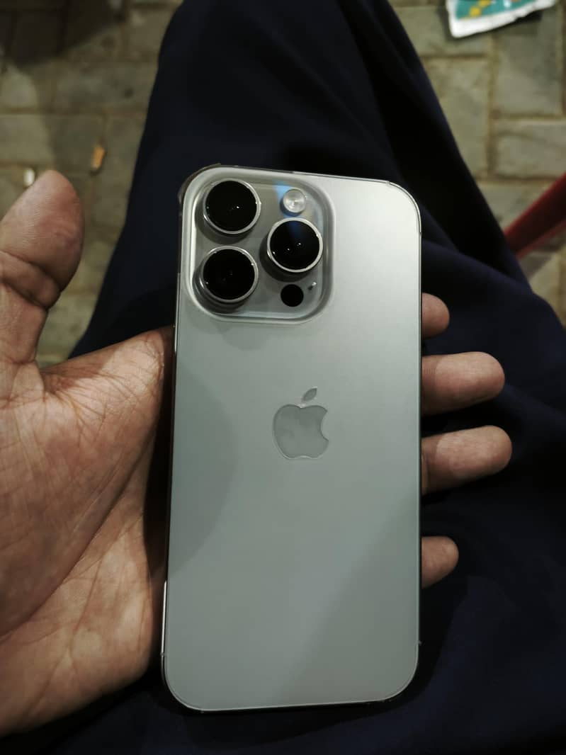 Apple iPhone 16 Pro 6