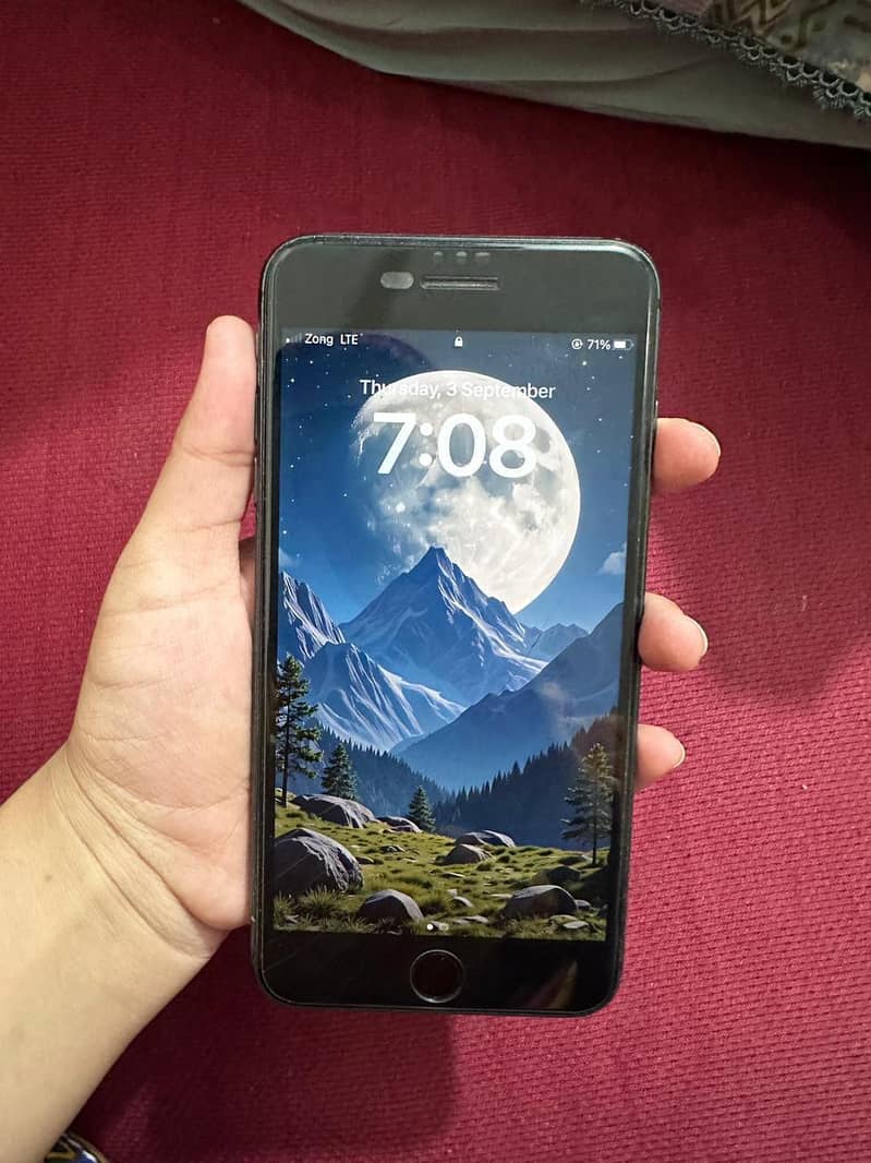 Apple iPhone 8 Plus 3
