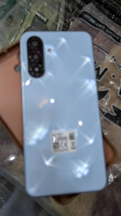 Samsung Mobile A17 4 month use hai
