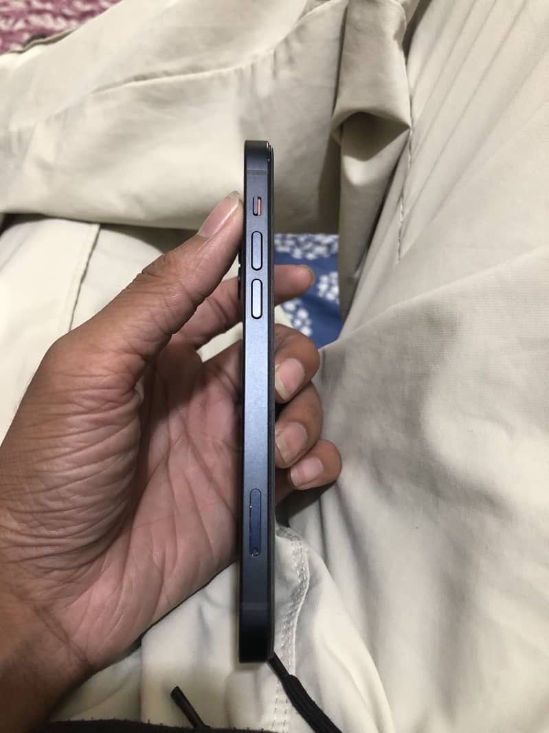 Apple iPhone 12 3