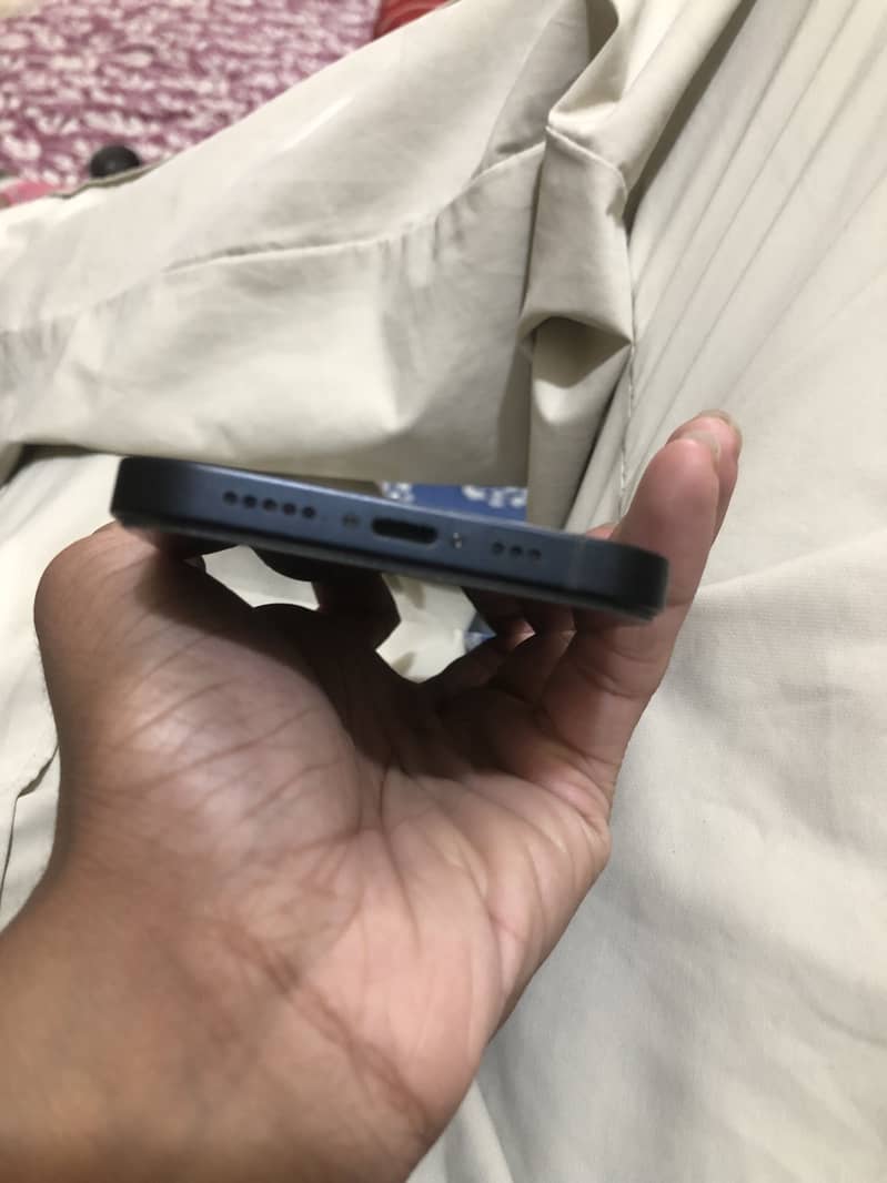Apple iPhone 12 4