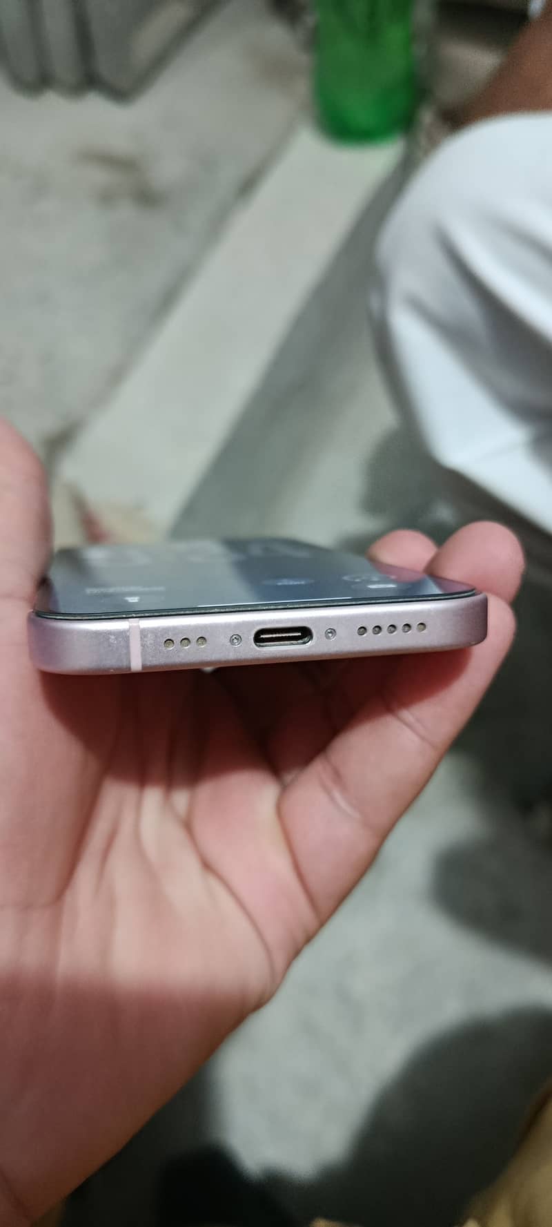 Apple iPhone 15 4