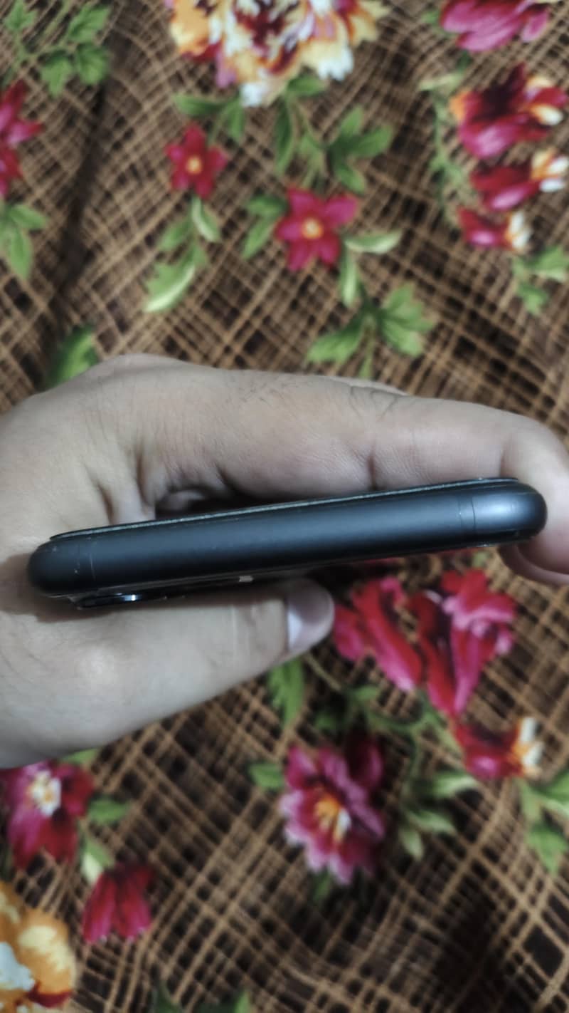 Apple iPhone 11 3
