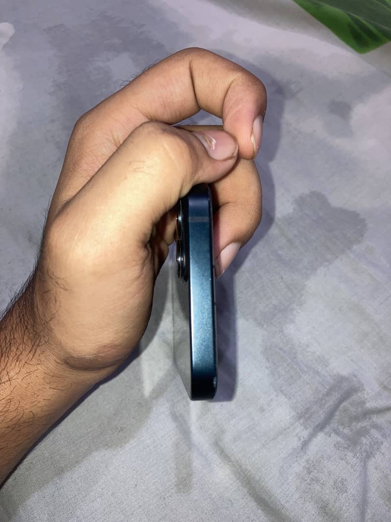 Apple iPhone 13 6