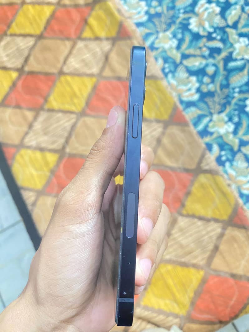Apple iPhone 12 6