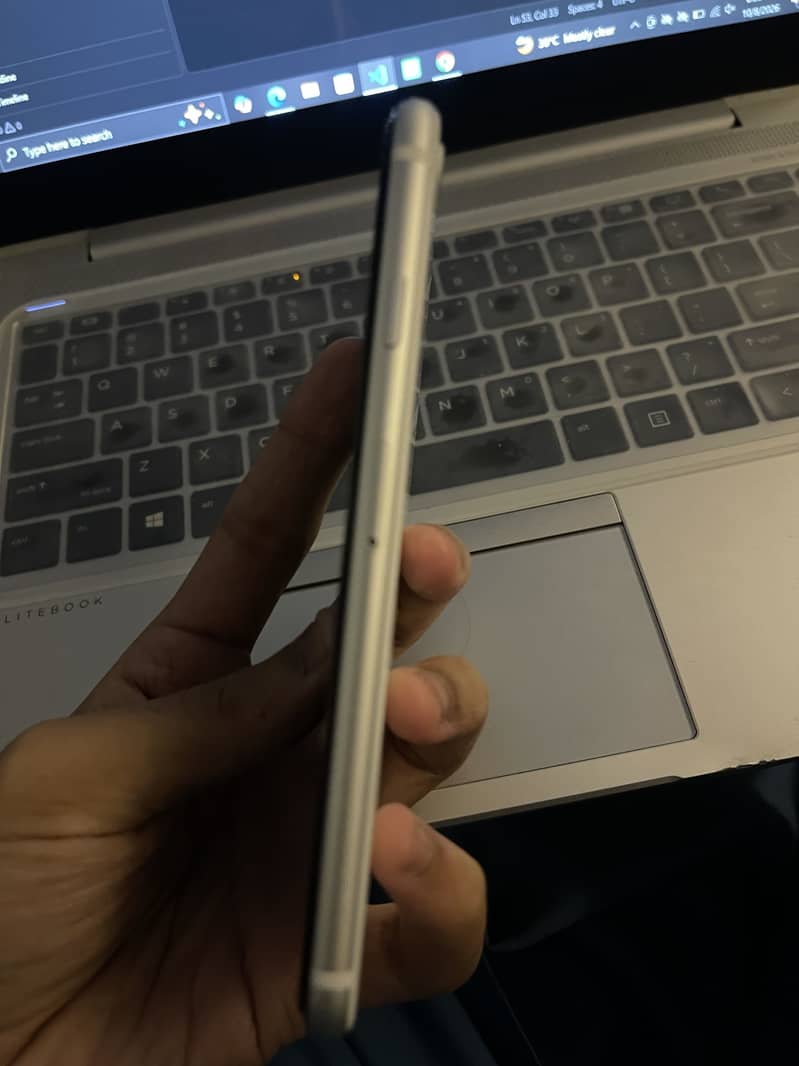 Apple iPhone SE 2nd generation 1
