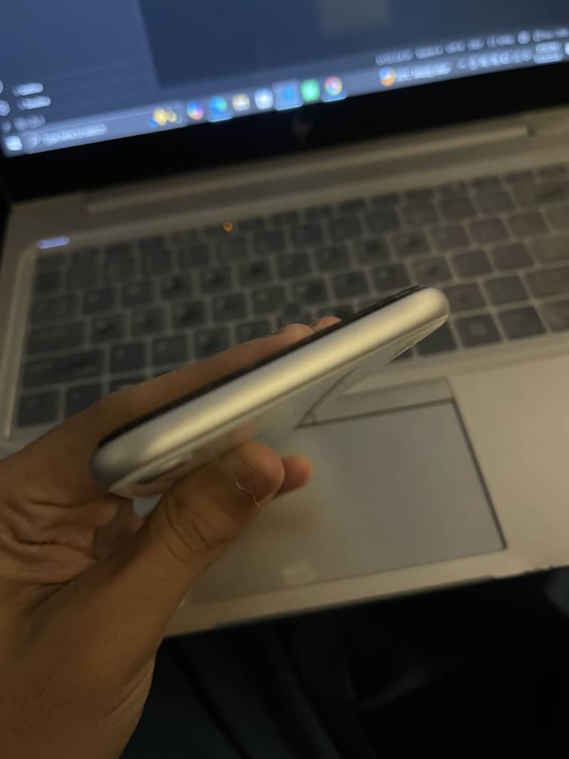 Apple iPhone SE 2nd generation 3