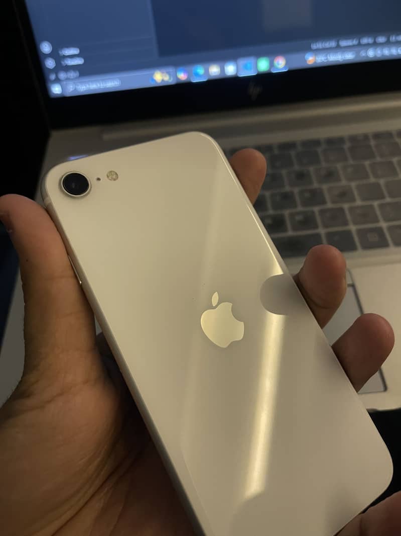 Apple iPhone SE 2nd generation 4