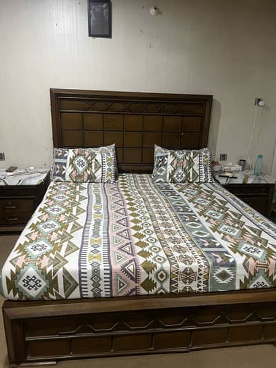 King Bed With 2 Side-tables And 3,2,1 Sofas Set