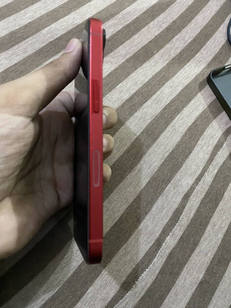 Apple iPhone 13 8