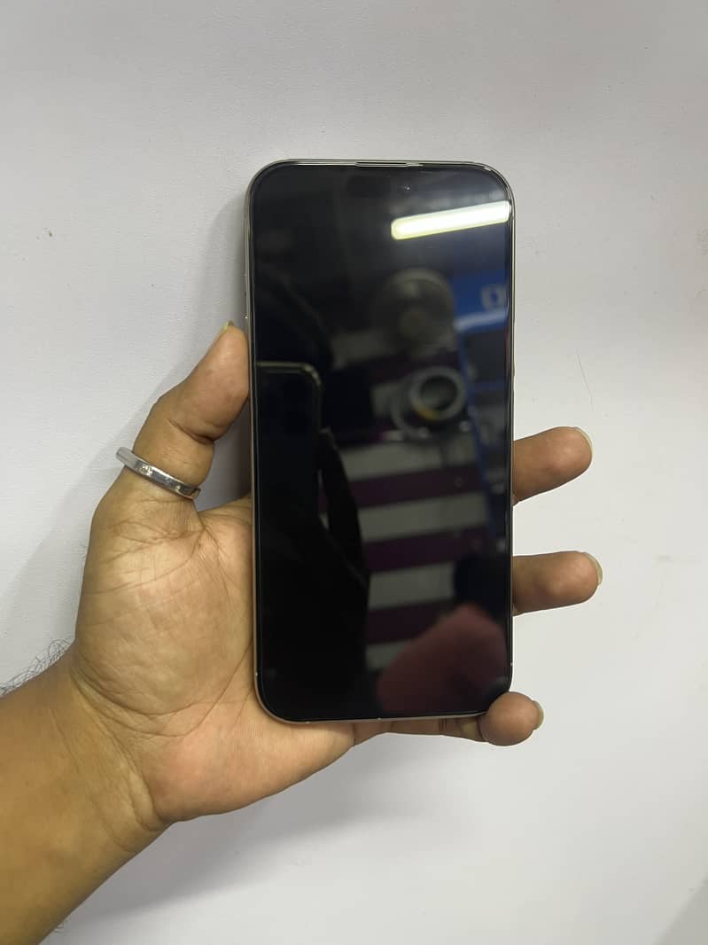Apple iPhone 16 Pro Max 6