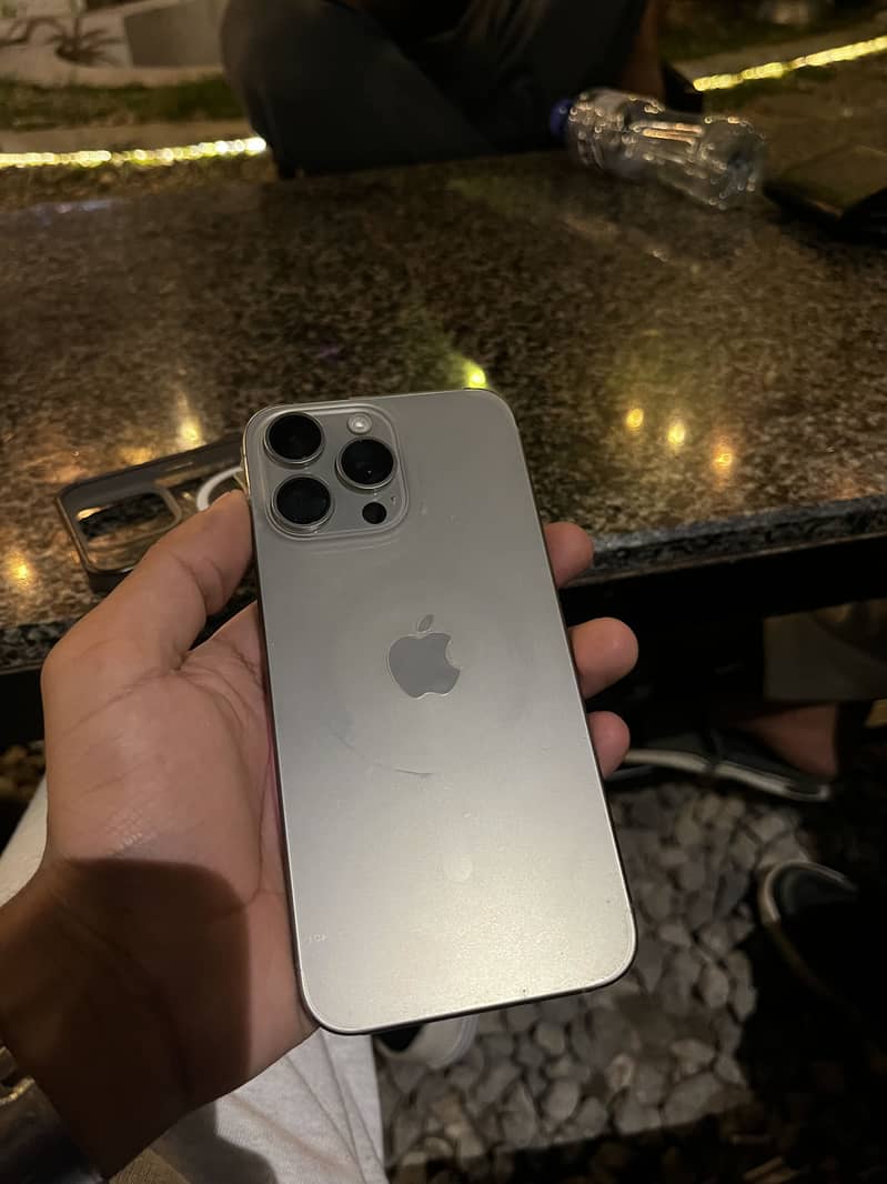 Apple iPhone 15 Pro Max 0
