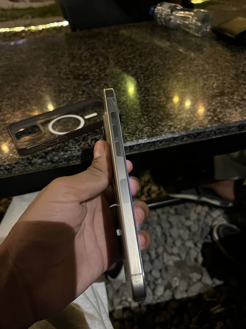 Apple iPhone 15 Pro Max 2