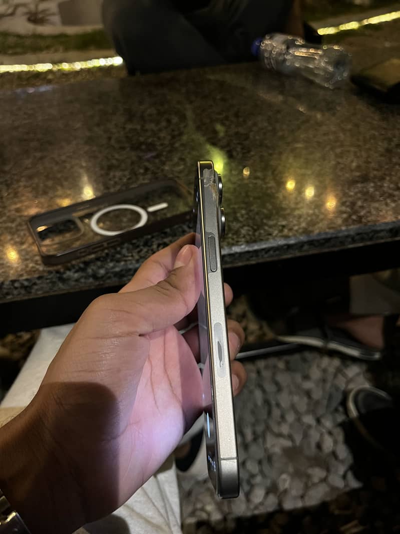 Apple iPhone 15 Pro Max 4