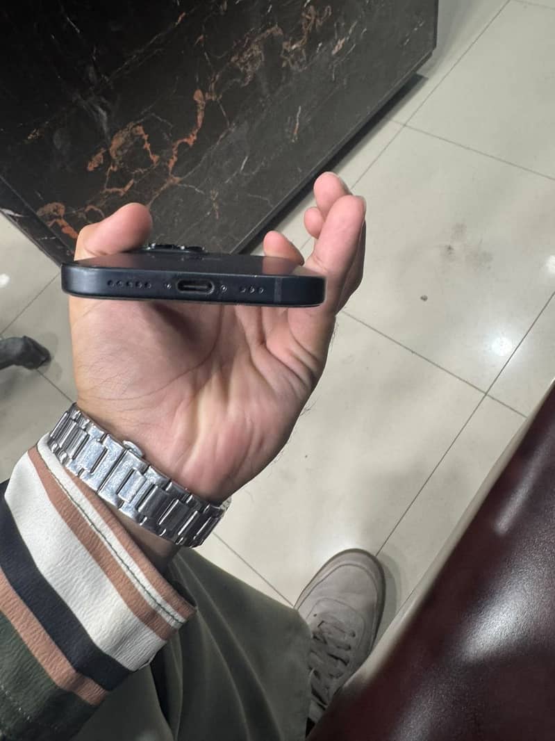 Apple iPhone 15 4