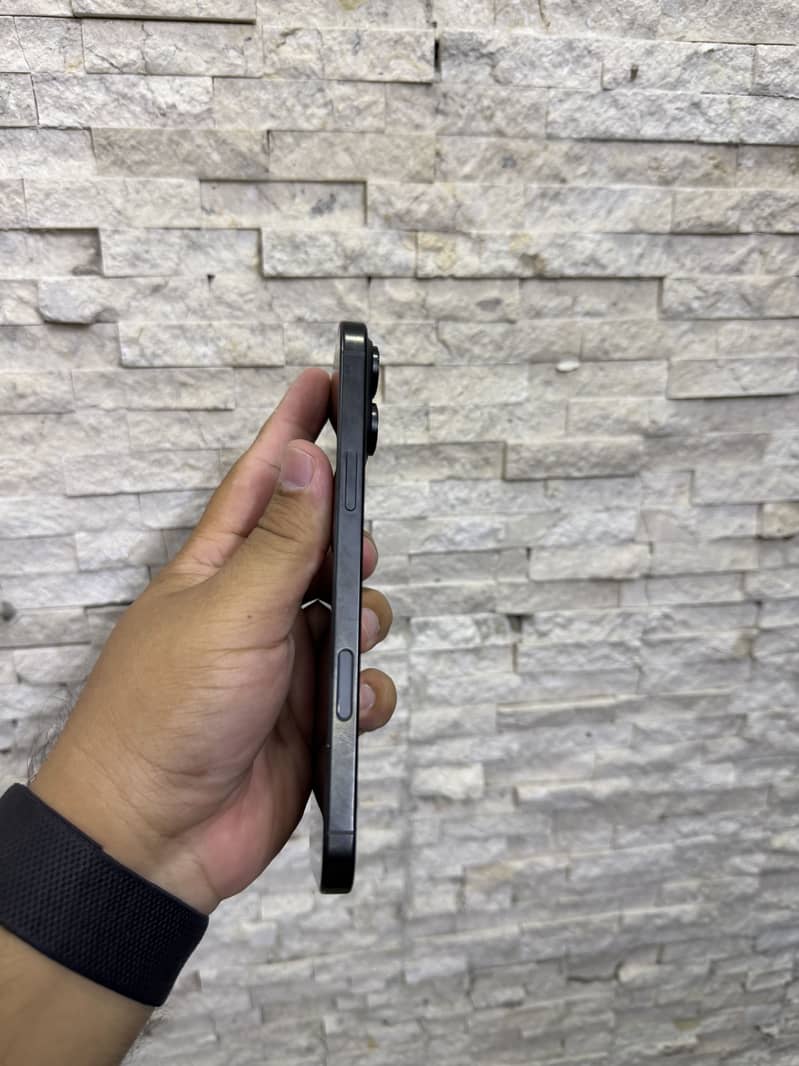 Apple iPhone 16 Pro Max 0