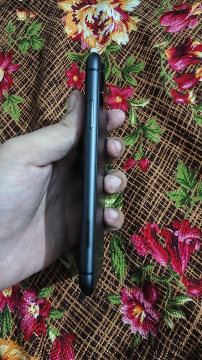 Apple iPhone 11 7