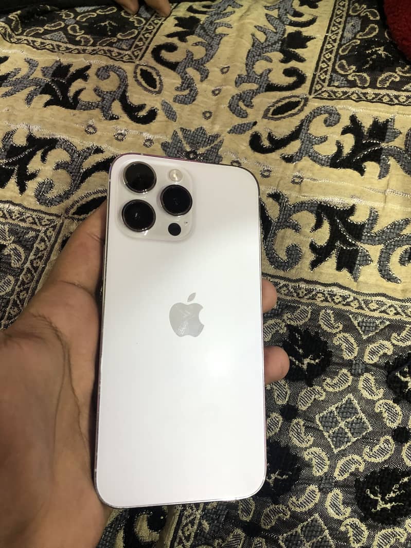 Apple iPhone 14 Pro Max 4