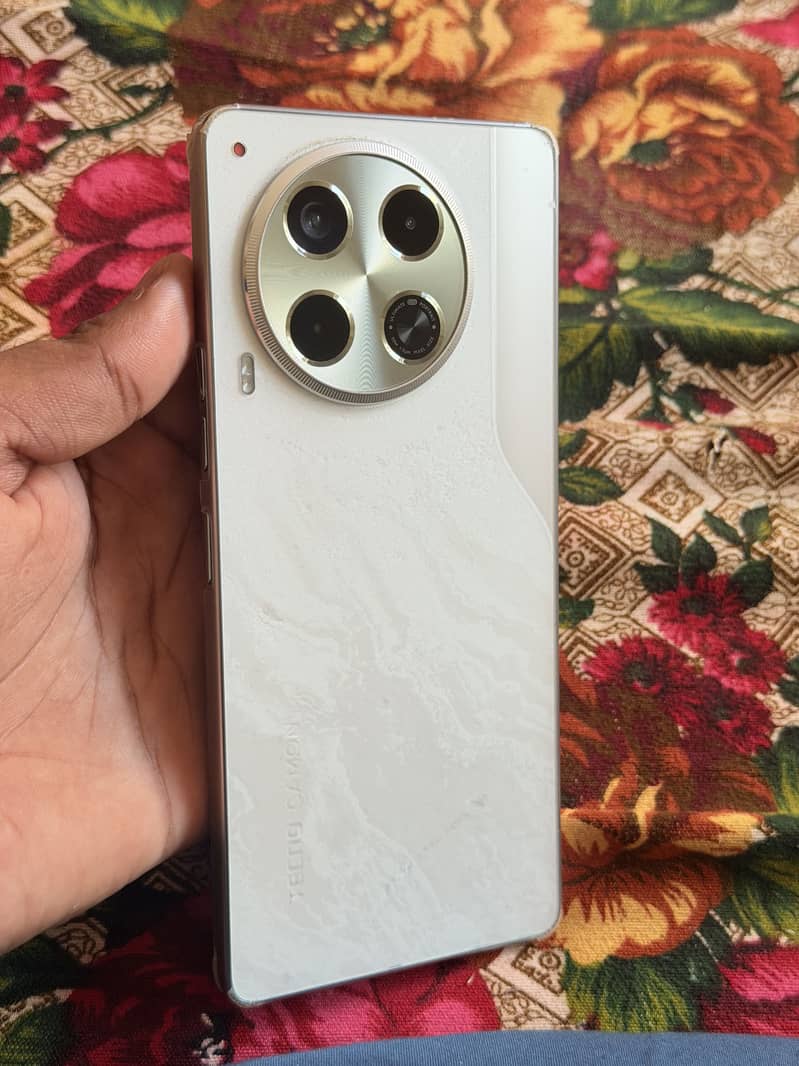Tecno CAMON 30 0