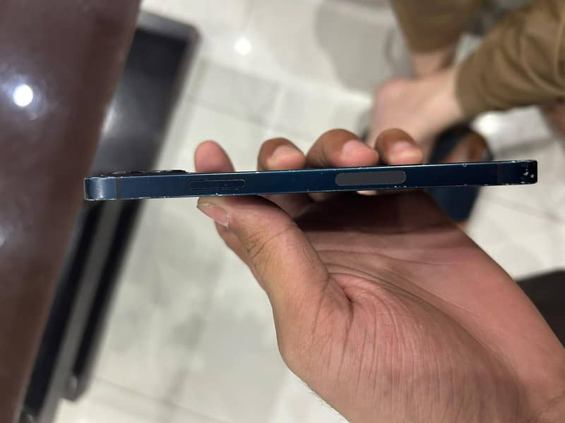 Apple iPhone 12 1