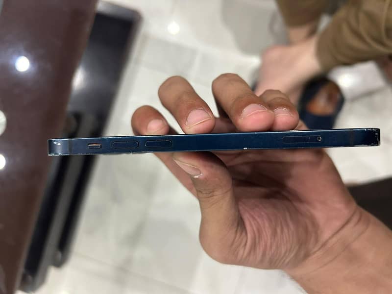 Apple iPhone 12 2