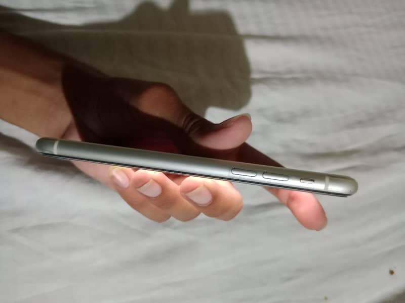 Apple iPhone 11 3