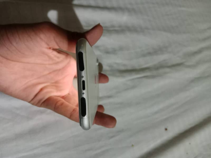 Apple iPhone 11 4