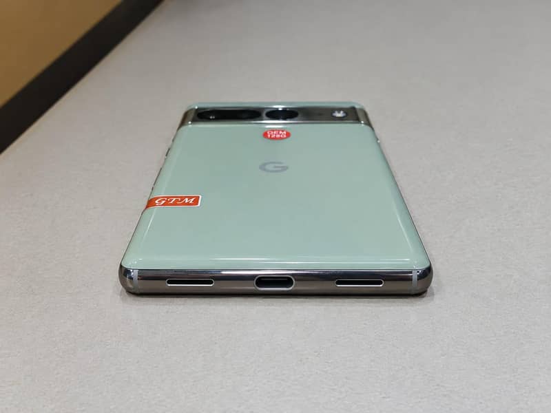 Google Pixel 7 Pro - 10/10 Condition 2