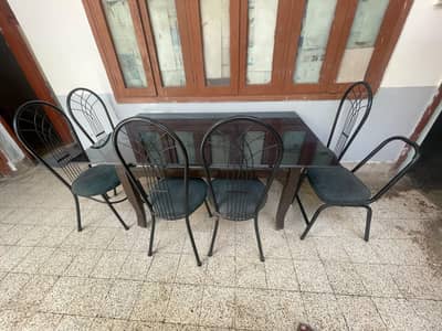 Dinning Table of wood for home use