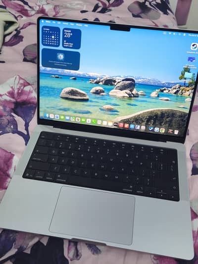 Apple MacBook Pro 14 M5 Pro (2026) 24GB RAM / 1TB SSD - 10/10 Like New